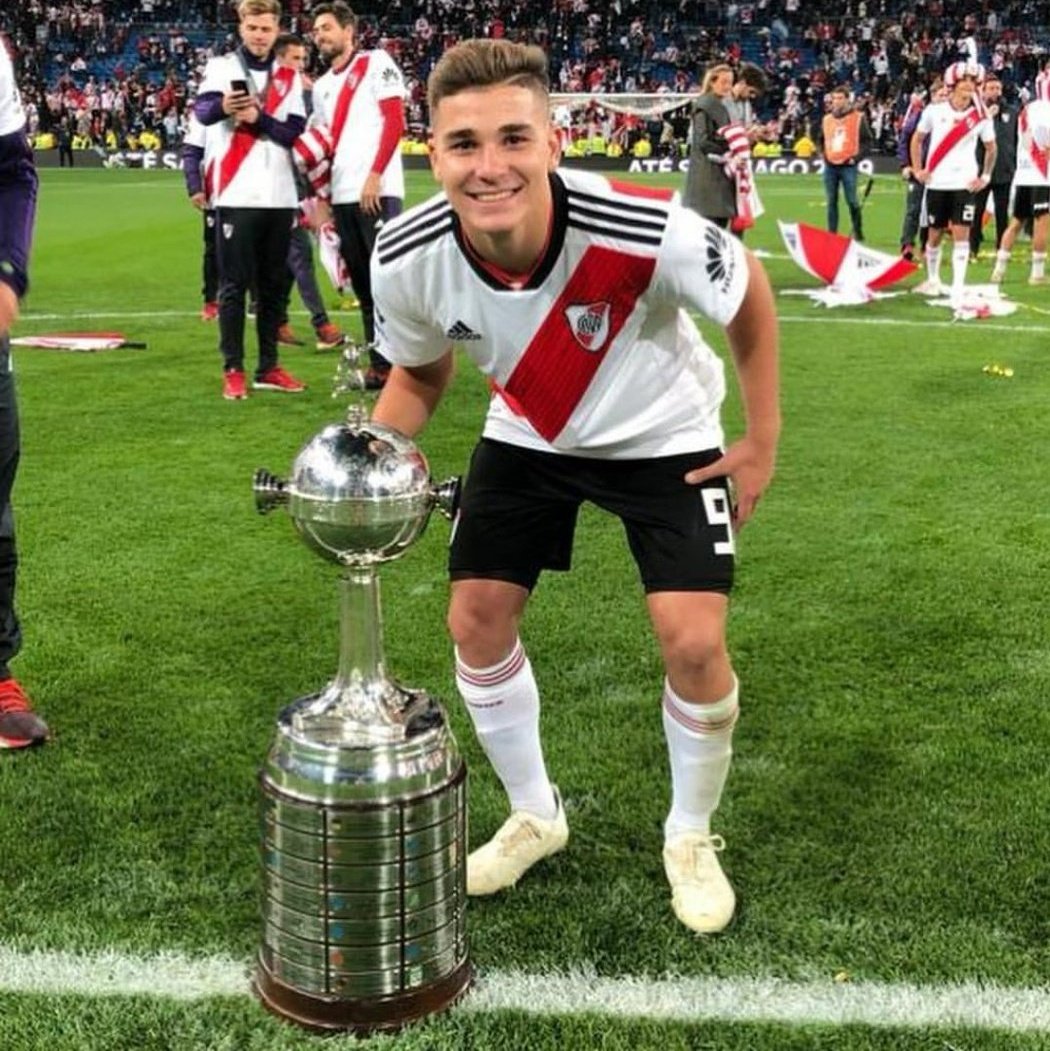 frabigol's tweet photo. Un día como hoy, pero de 2018, jugaba la final mas importante de la historia un tal "Julian Alvarez", hoy, 4 años despues, juega de titular unos cuartos de final de la copa del mundo contra Holanda. https://t.co/eIakpJZVcI
