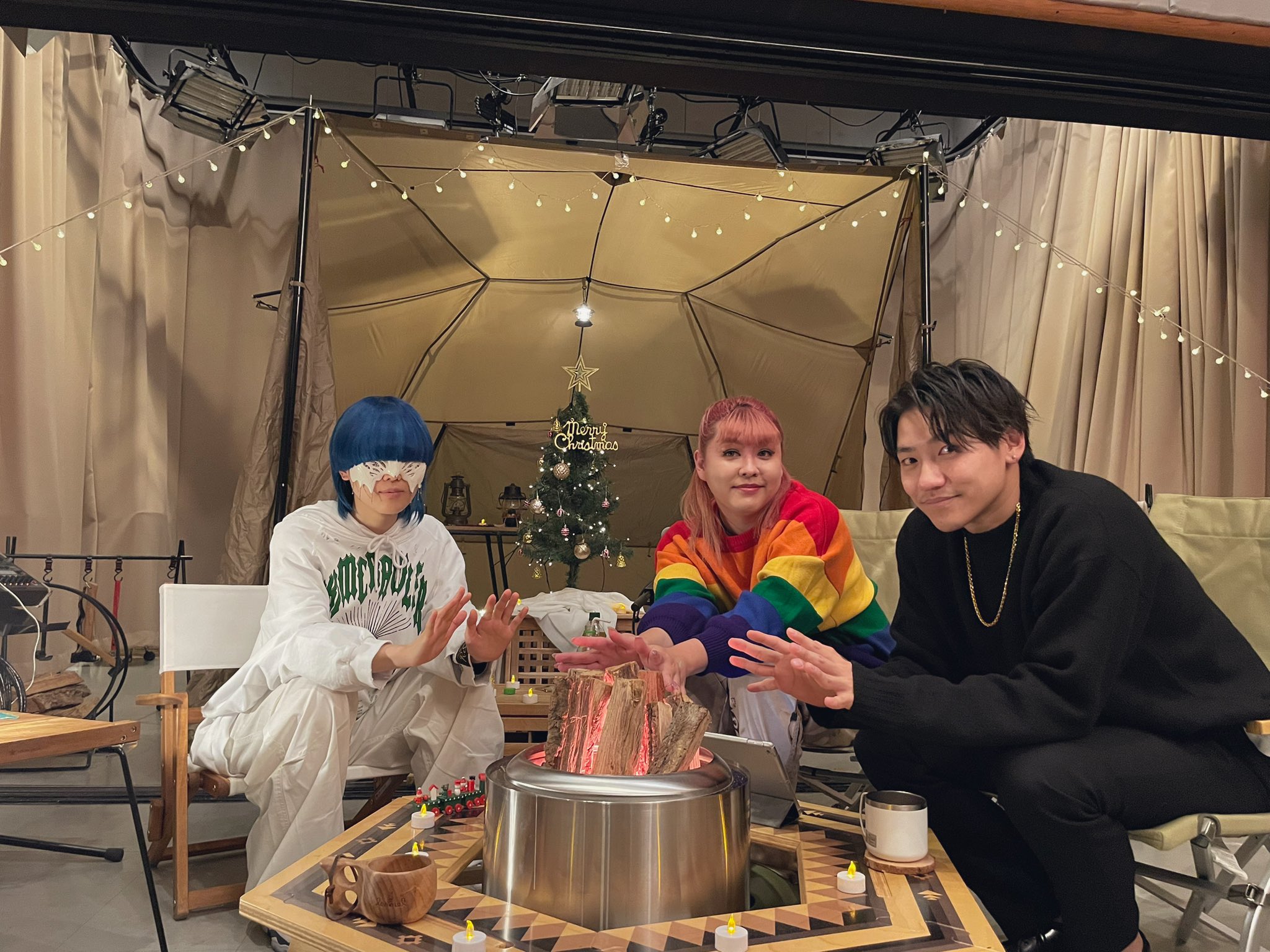 School Of Lock の新たな1ページのはじまり School Of Lock 生放送教室 スクール オブ ロック 教師はtシャツを着ている Bonggallery In