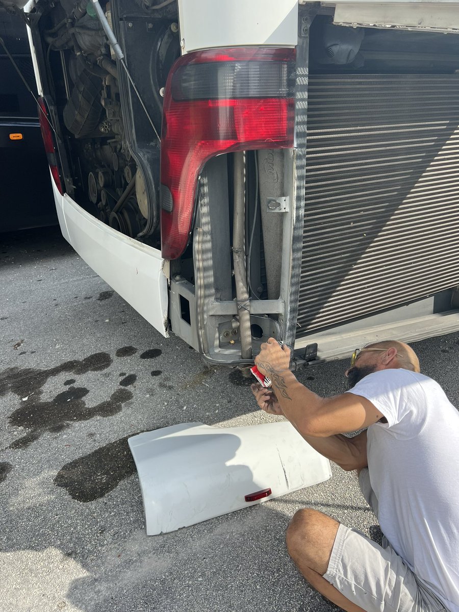 ExoticBus's tweet photo. Our Bodyshop experienced technicians will repair all vehicles to a like-new condition. They love what they do and that shines through in the quality of their repairs #exoticbusandlimo #exoticcoachlines #exoticbusandcoachrepair https://t.co/71wWghMAwf