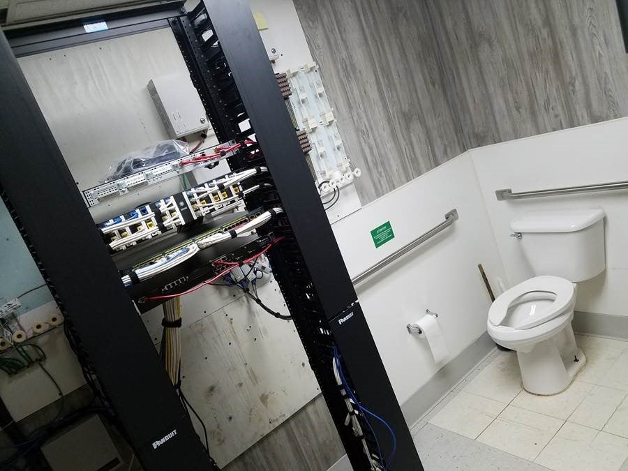 techsupgore's tweet photo. not so shitty cabling this time https://t.co/LmvC5gst5Y