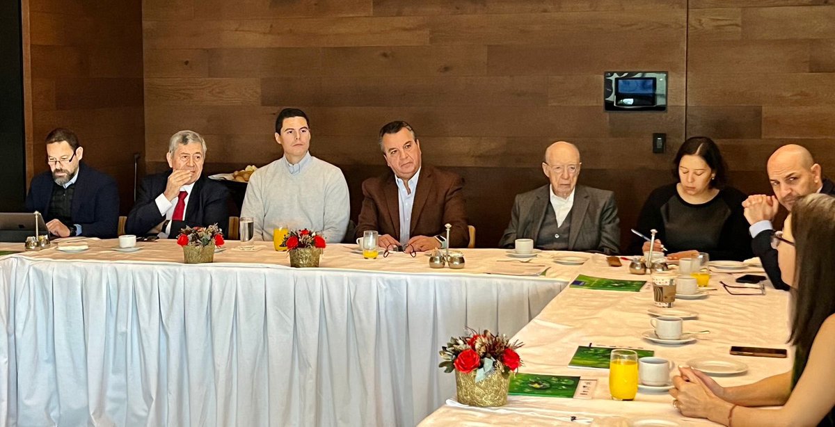 Esta mañana llevamos a cabo la reunión de comisión ejecutiva del <a href="/ConsejoAguaMX/">Consejo Consultivo</a> . Revisamos los avances de la agenda de trabajo y los retos en el próximo año. Agradezco a todos los miembros su trabajo y compromiso por una mejor cultura del cuidado del Agua!