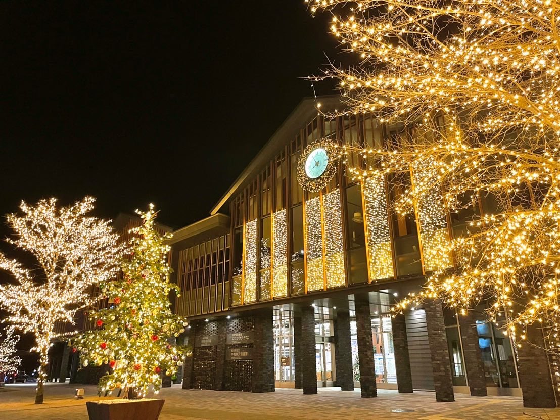 KRZMarriott's tweet photo. 軽井沢町もクリスマスムード一色です🎄✨

#軽井沢マリオットホテル#軽井沢#karuizawa#marriott#marriotthotel#中軽井沢駅#ハルニレテラス https://t.co/GRAFNK027P