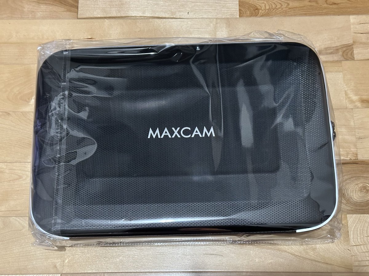 iLandtw's tweet photo. 遅れて吟味して買ったDJI RS 3の他社製ケースが届きました。デカい。
*吟味した部分は、せっかく調節した各関節を縮めず収納できる、です。どれ程か
#maxcam https://t.co/AIgNeSKKiB