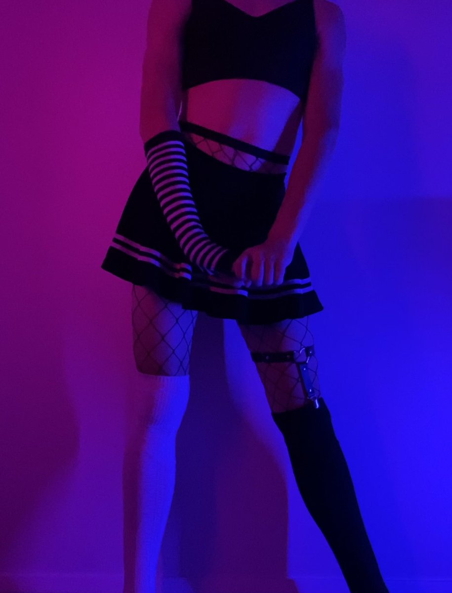 Happy #femboyfriday everyone!

Outfit is a bit random, do you like it?