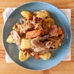 いつもと一味変えて♪「ジャーマンポテト風肉じゃが」。