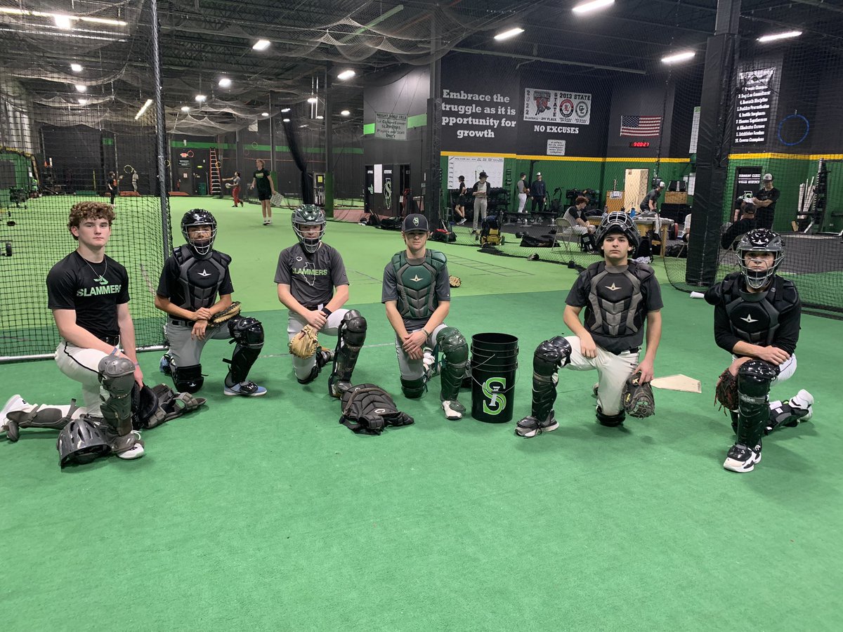 GDBJr5's tweet image. #TheBackbone @Slammers_HS_IL Thursday night crew #fieldgenerals #catchingtwitter #grinders #baseball