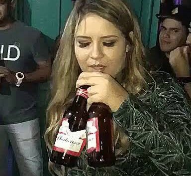 bmay23_'s tweet photo. Eu nem bebo, mas fico assim ouvindo “Café da Manhã” 🥲#DecretosReaisVol2 https://t.co/9Guk4cw7cY