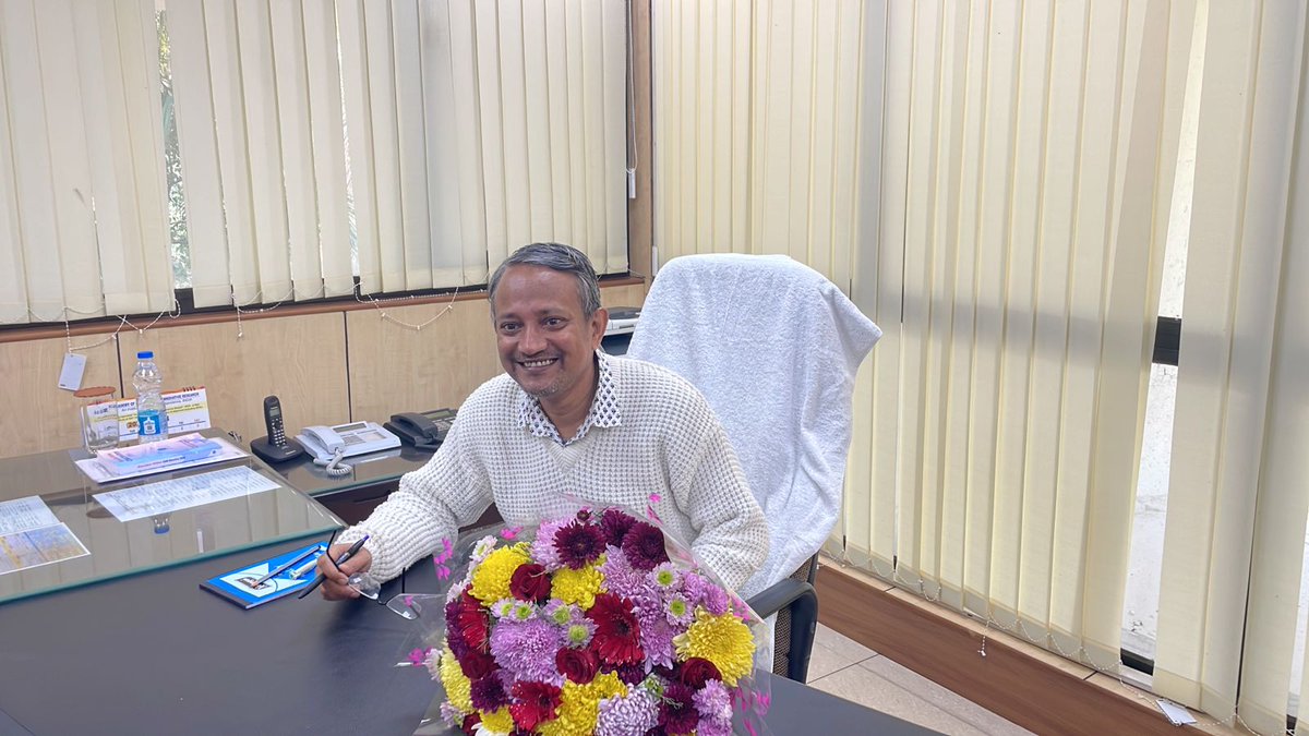 Happy to announce that Dr. Souvik Maiti has taken charge as the #Director of CSIR - Institute of Genomics and Integrative Biology this morning. 

He is currently a Chief Scientist at IGIB.
Looking forward to major advances in the #Genomics #research ecosystem of the country!