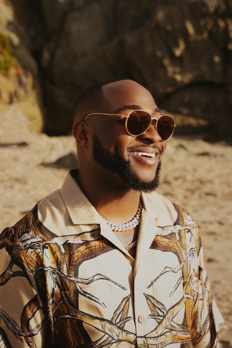 Yyyyyill's tweet photo. Nigerian Male Artistes that has featured Foreign Artistes In their song before, Top 10

Thread👇

1. Davido ft Meek Mill

Song: Fans mi https://t.co/GToTs9IK8q