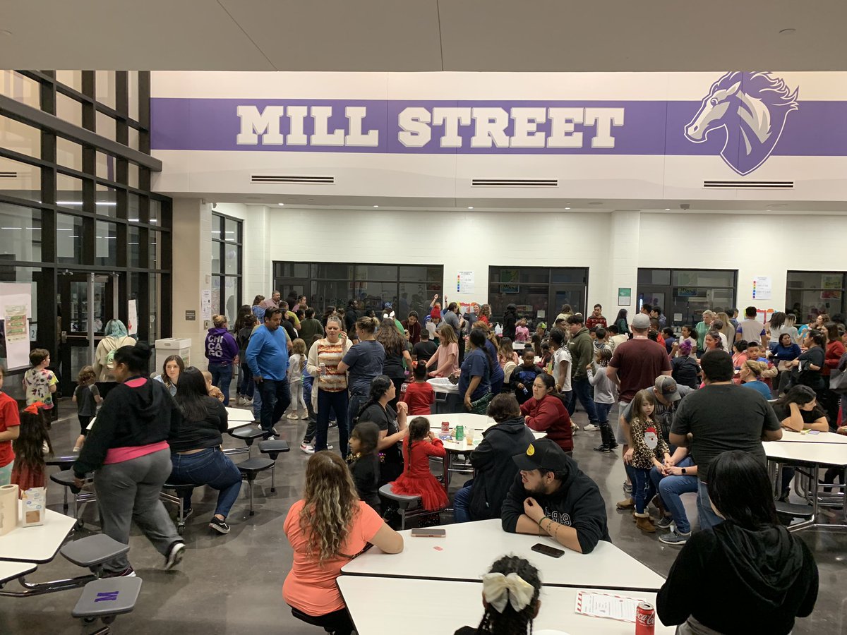 kcody1971's tweet photo. W💜W! What an awesome evening of family fun!…taste-testing homemade tamales and homemade chili in the first annual Mill Street Elementary Tamales and Chili Cook-Off!
@MillStreetES #lisdculture https://t.co/39O9lKdDAJ
