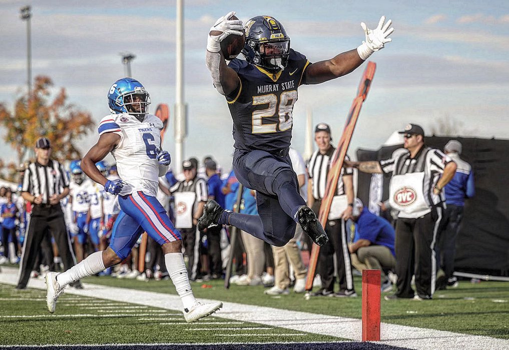 jbarker_22's tweet photo. Thank you to my @Kell_Football family for helping me receive an opportunity to continue playing football at Murray State University @racersfootball ‼️@CoachYonBoone @Coach_May82 @Coach_Pack78 @cferdinand_21 @BehindTheLOS @Velocity_XP @CoachSteveKim @RecruitGeorgia @Velocity_FB https://t.co/w42EGW2Zh6