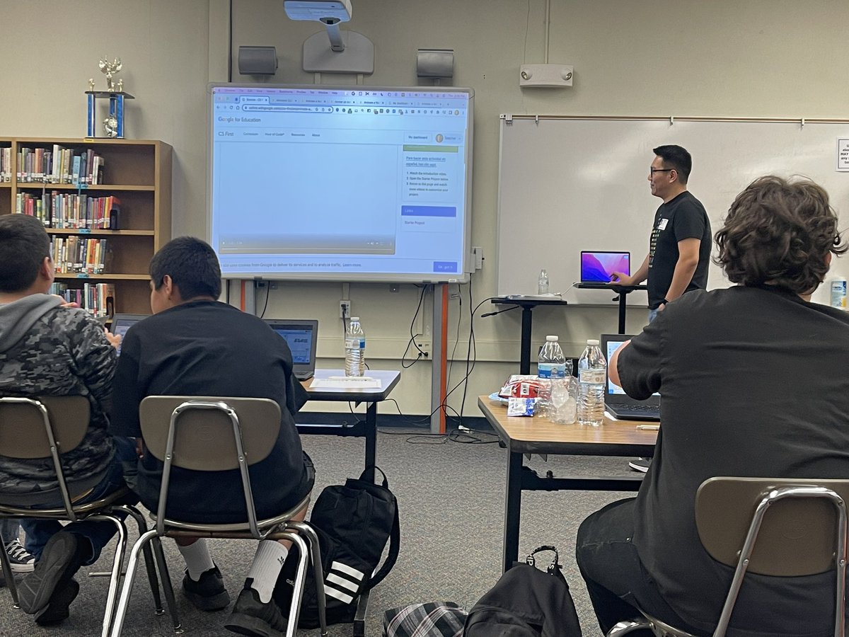 More #CSEdWeek2022 activities in @RiversideUSD! @RUSD_ILE launched Magnolia ES pilot Innovation lab and @GoogleForEdu hosted a CS First workshop with Central MS students!
