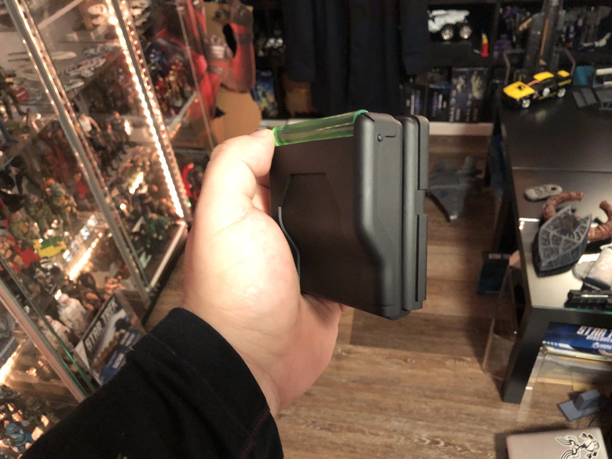 GeekToyLove's tweet photo. Decals arrived today which wraps up this #StarTrekPicard season 2 tricorder replica.
I’m going to work with GMProps on maybe a working scanner bar but for now this is done.
#2022Projects #GeekDen https://t.co/sqNU48GZDx