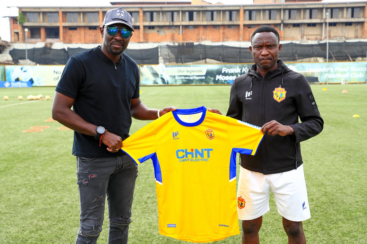 FanzoneKcca's tweet photo. December vibes are now in full swing, Fridays still remain in our custody because it is #WearYourLocalJersey and the eagle will be hovering around the city..
It is match day #KCCAEXP 
Tusimbule https://t.co/7OJh0rZvBA
