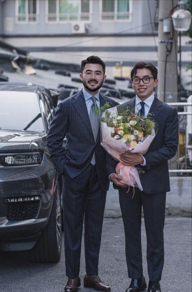 ohsuckmydickboy's tweet photo. #formman #남자모델 #남자안경 #beard #koreanman #korea #HandsomeGuy #정장 #남자양복 #suit #mansuit #수염 https://t.co/VuSSOs67s2