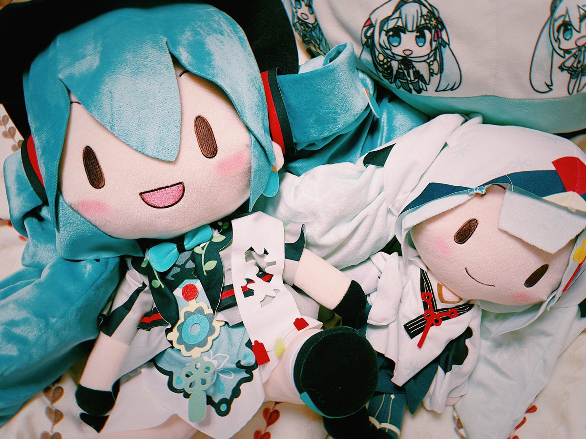 初音ミク ,雪ミク 「MIKU WITH YOU 2021ジャスミンちゃんのふわふわぬいぐるみが無事に」|梨伊荼(休止)❄️候補全員応援！のイラスト