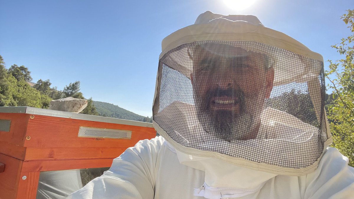 islamaltaher's tweet photo. Back in Riyadh connecting with friends and colleagues after taking time off with the BEES 🐝 in the forest. I’m absolutely BUZZING as we start this new chapter 💚, together!

#BrainDing #BrainStorming #THiNKS #KSA https://t.co/PCKhBeECDu