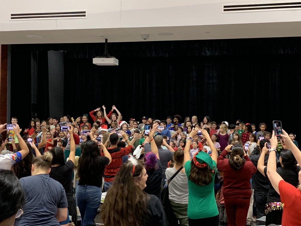 kcody1971's tweet photo. More fun to share from @MillStreetES family fun night at the Mill Street Elementary Tamales and Chili Cook-Off!
Kiddos filled the stage to sing Feliz Navidad! ❤️🎄❤️ https://t.co/eIyDgggvzM