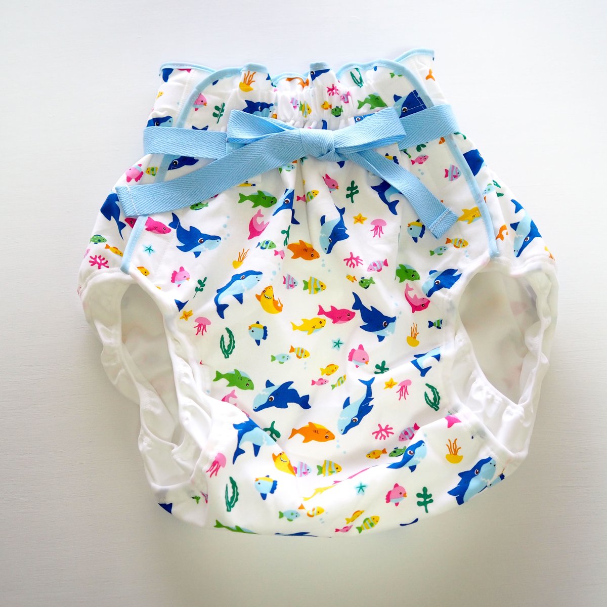 FBabies_shop's tweet photo. 白はSサイズがありますよ!!

【新品】大人用おむつカバー S シャーク×アクアリウム(白)　腰ひも フィラインベイビーズ/Feline Babies https://t.co/324DkXuLya #badl #おとなの赤ちゃん #おとなおむつ https://t.co/36kw1K6eB3