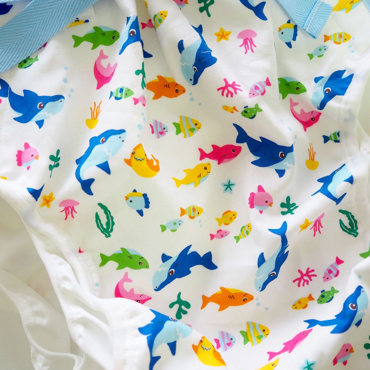 FBabies_shop's tweet photo. 白はSサイズがありますよ!!

【新品】大人用おむつカバー S シャーク×アクアリウム(白)　腰ひも フィラインベイビーズ/Feline Babies https://t.co/324DkXuLya #badl #おとなの赤ちゃん #おとなおむつ https://t.co/36kw1K6eB3