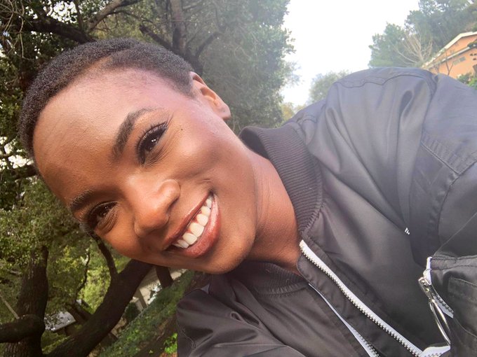 2 pic. I wanna cut my hair off again ?? https://t.co/S4JtDqSmo1