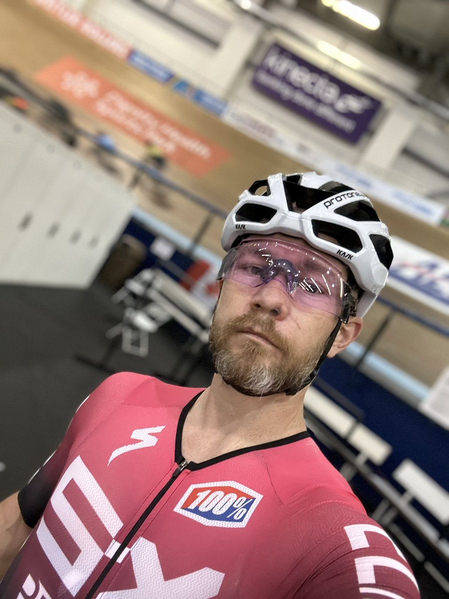 KyleCooperMD's tweet photo. First time in months that I got out of work early and could get @VELOSportsCtr (our Olympic-quality Velodrome right here in LA!) in time for a selfie or two before our workout begins. Cross training on the track is one of my favorite pastimes! #cycling #trackcycling #doctorlife https://t.co/11zGTgk5TY