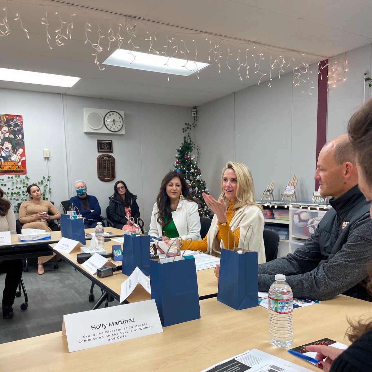 Today, I sat down with state, local, and community leaders to discuss how we can continue to advance policy and work collaboratively to close the pay gap for Latina women and ensure they have opportunities for professional advancement and financial success. 🙌 #LatinaEqualPayDay