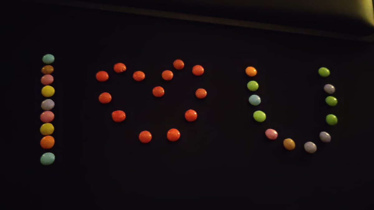 MinasFangs's tweet photo. Ich: habe Smarties in seinen Adventskalender getan

Er: https://t.co/UFQ4DM4Nji