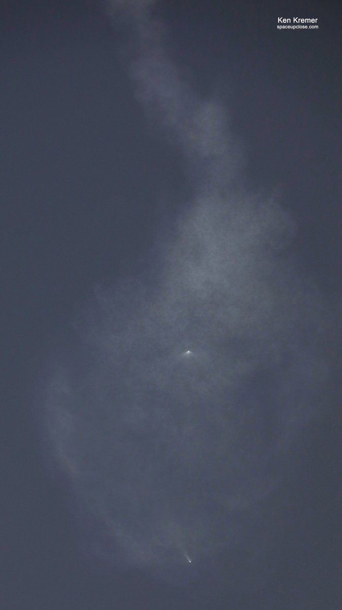 ken_kremer's tweet photo. Stage 1 &amp; Stage 2 separation created absolutely incredible and spectacularly beautiful exhaust plume overhead after sunset launch of #SpaceX #Falcon9 delivering 40 @OneWeb comsats to polar orbit. After boostback burn 1st stage booster B1069 landed back at LZ-1. #OneWeb15 https://t.co/zktxL8HVbS