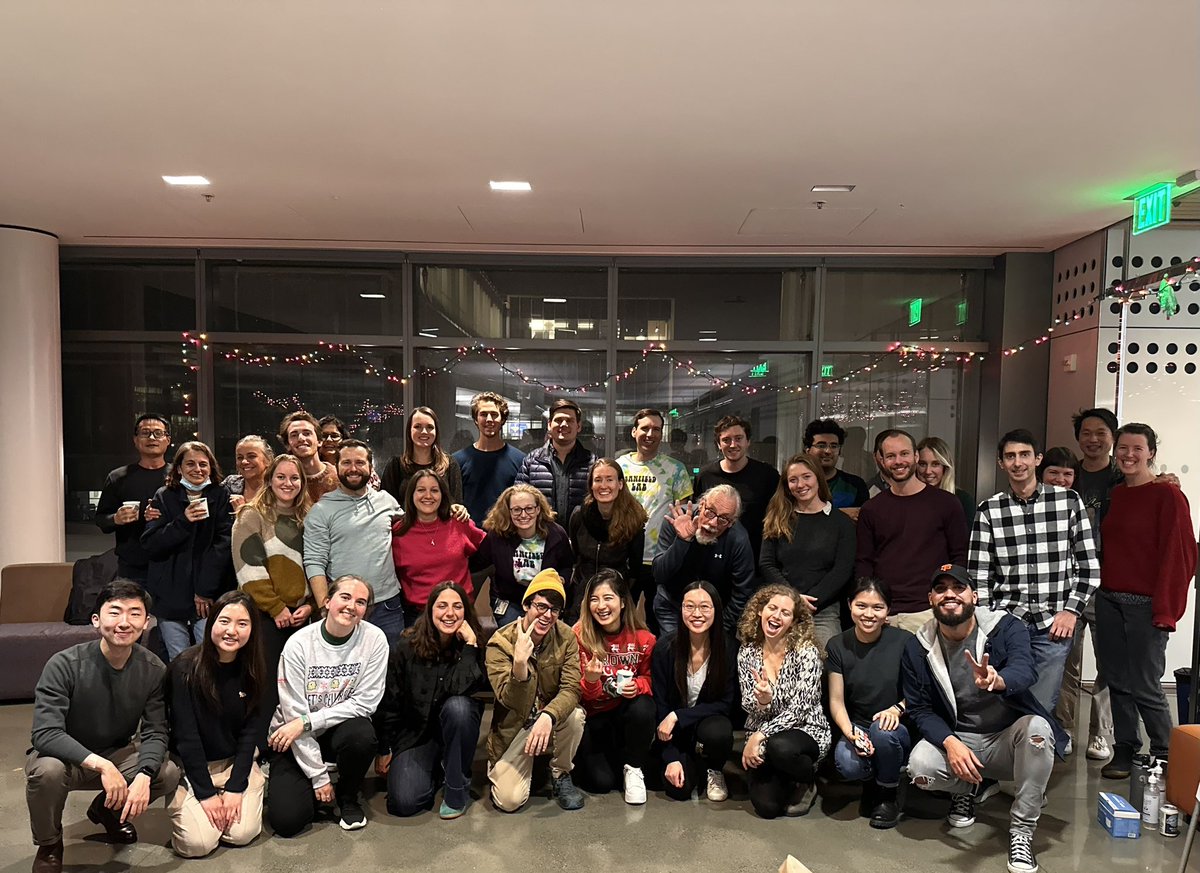 luisarchaeota's tweet photo. Happy Holidays from the @BanfieldLab to yours!! https://t.co/AgIcvY5XjD