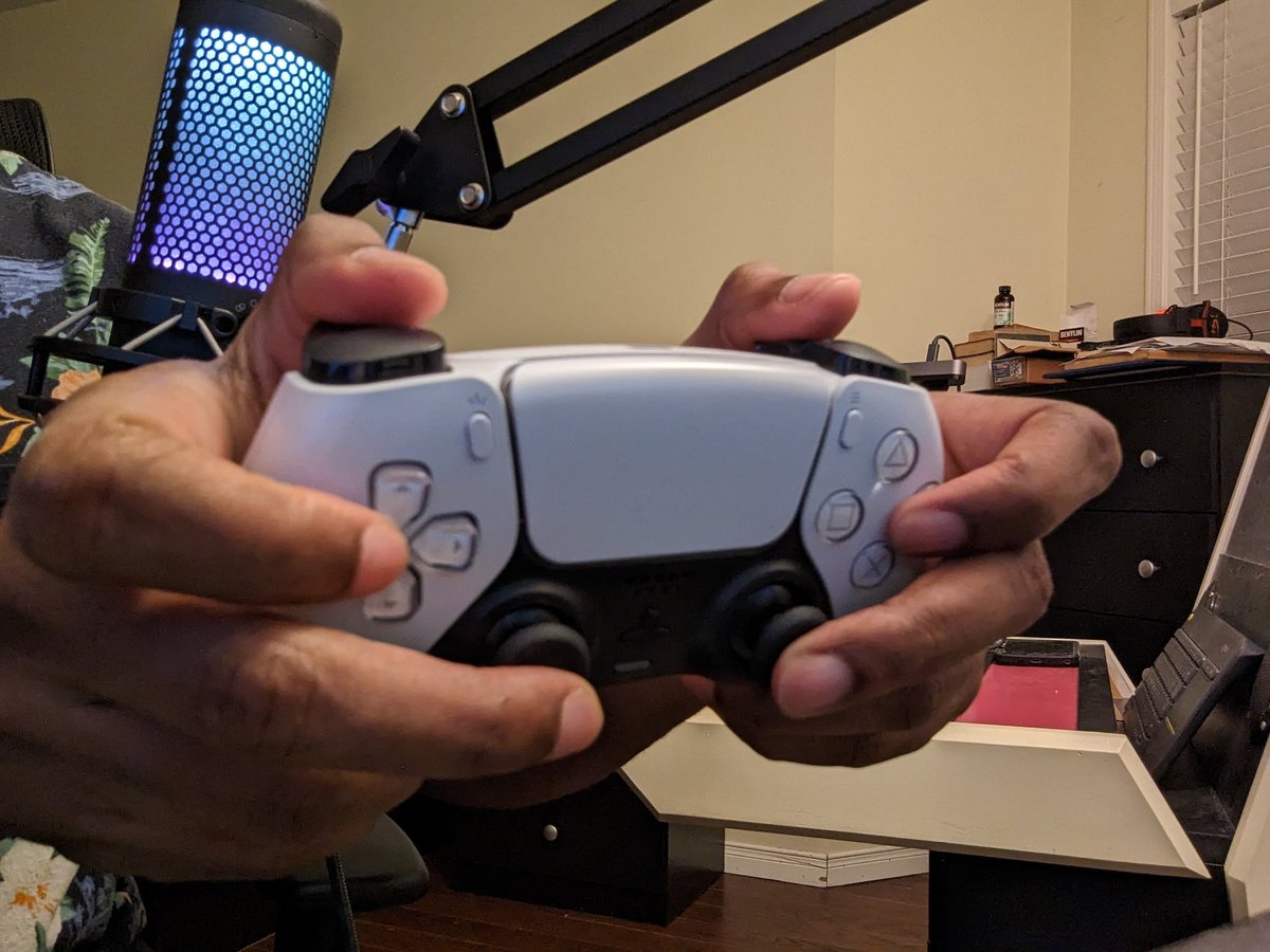 MufausaThe3rd's tweet photo. If you see someone playing Armored Core like this. 

They will likely run your fade. https://t.co/gqzUctojv3