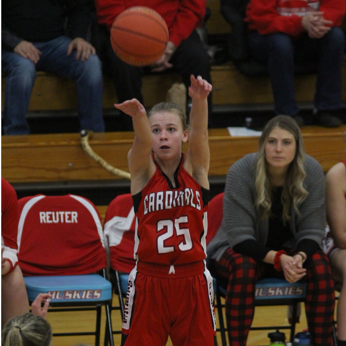Offseason work and a little extra motivation has helped Chi-Hi senior Ava Reuter nearly double her scoring average early this year. Reuter led the Cards with 17 points in Thursday's 65-50 loss at Eau Claire North.
STORY: chippewa.com/sports/local/w…
PHOTOS: chippewa.com/sports/local/i…