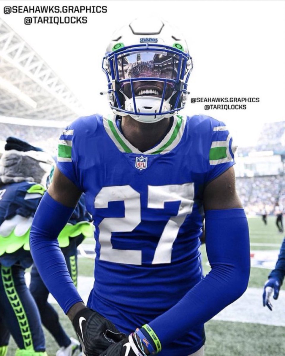 thesportsontap's tweet photo. ❓Should the Seahawks go back to the throwback style for good?? 🤔 

These are fire 🔥 🤯 https://t.co/MCWifN3r6x