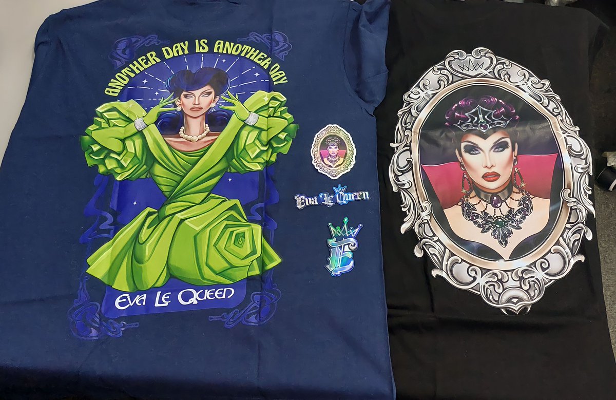_deejei_'s tweet photo. Ayan.. dumating na agad agad yung merch mo miss @eva_lequeen i luveett! 😘 Ready na ko magsimbang tabi.. 😊 #GoodItems 💕💖 #merchbylequeen https://t.co/uFLk7fDxX6