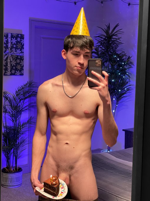 kinda want your cake instead https://t.co/tqix3ScceU