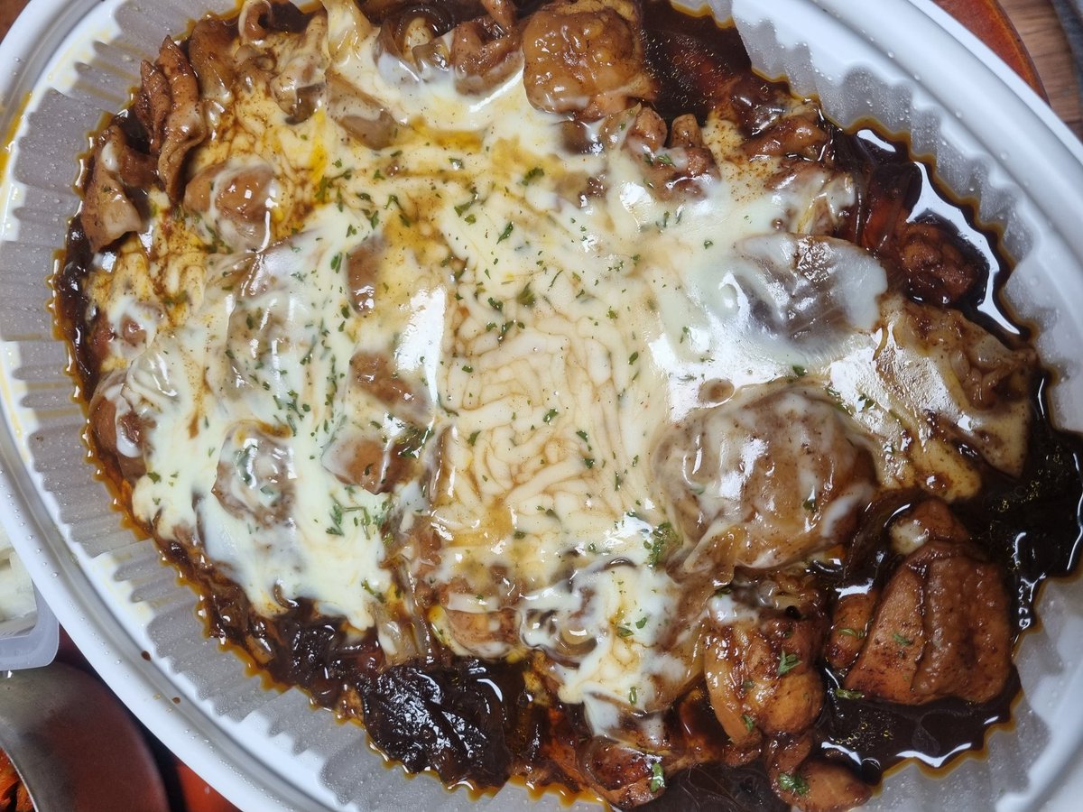 meokdduni's tweet photo. 테트리스 찜닭
오랜만에 찜닭 먹었는데 치즈랑 닭이랑 넙적당면 조합 미쵸따..! 간장베이스를 원래 좋아해서 그런가 밥이랑도 잘어울렸고 리뷰로 받은 치즈 신의한수다ㅋㅋㅋ마지막 한입까지 놓치지 않을거예요....😙 https://t.co/WjltMrn142