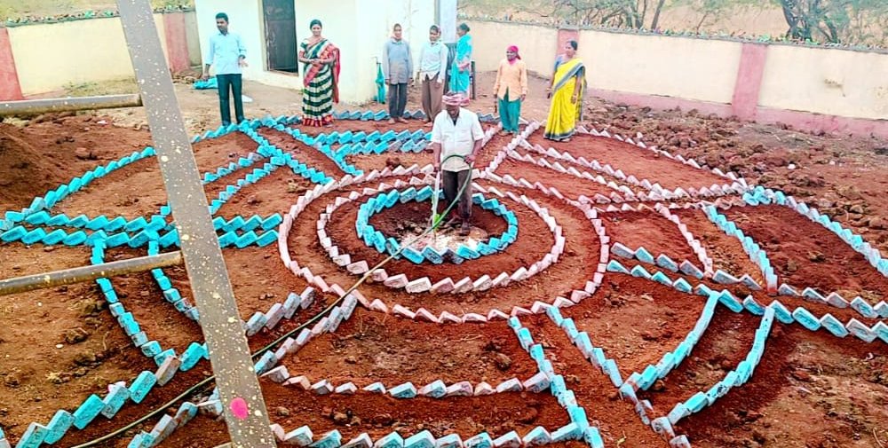 BidarNrega's tweet photo. Completed kitchen Garden under Kolar k Gram Panchyat.PDO madam visited and instructed to speed up work. https://t.co/ZxHKqSDgC0
