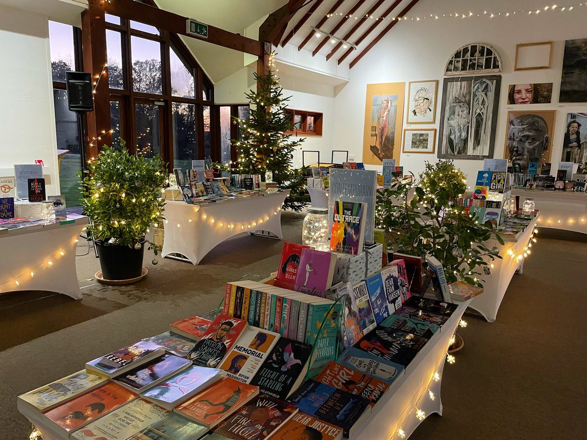 It’s the most wonderful time of the year ❄️📚✨<a href="/BedesLibrary/">Bedes Library</a> #poplibrary #readmore #bedesreads #bedes