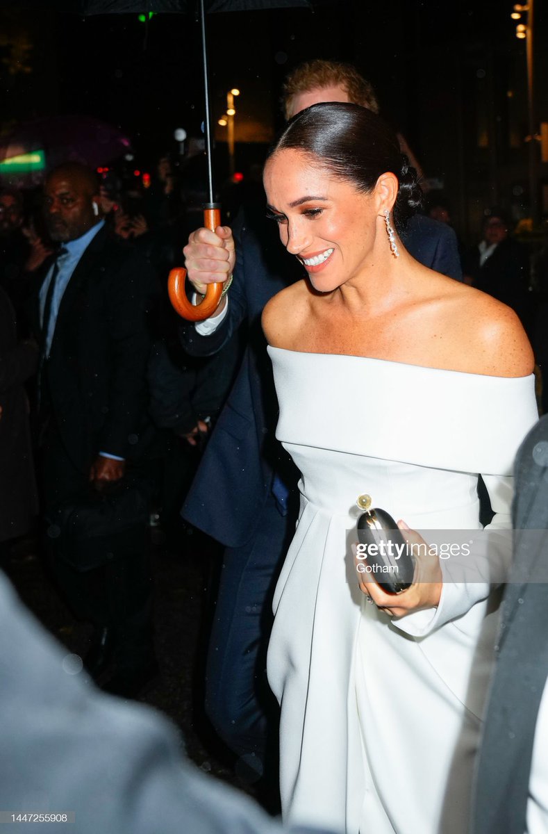 sa_squaddie's tweet photo. “I have already settled it for myself so flattery and criticism go down the same drain and I am quite free” - Words Meghan, The Duchess of Sussex has said she lives by❤️ I love that for her✨ 

#HarryandMeghanNetflix https://t.co/qvyQqVKRqe