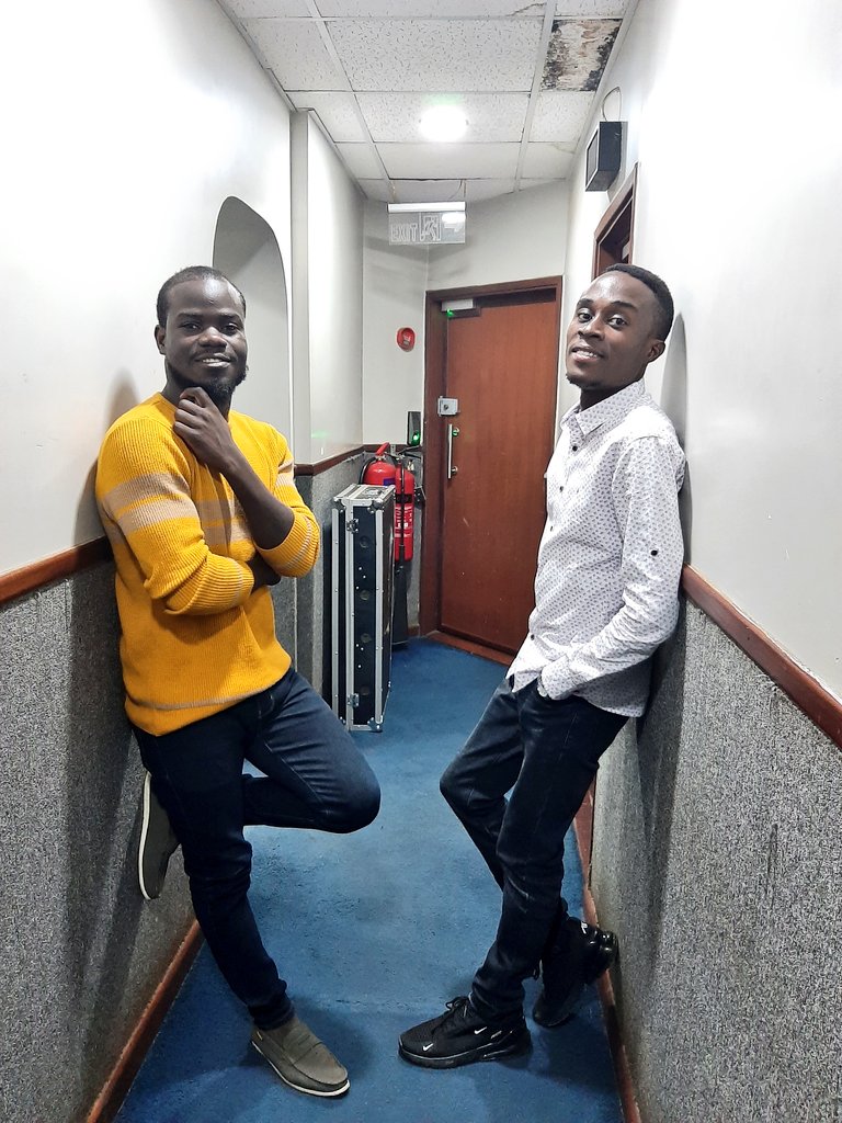 Official noise makers wako ndani ya studio🔥🔥
Pata burudani ya kukaribisha wikendi.
Mnaskiza mkiwa wapi?.
<a href="/meshmzitoh/">Meshack Jillani</a> <a href="/mulamwah/">MULAMWAH™</a> 
#Showkonki