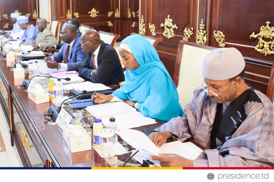 J’ai présidé ce matin un Conseil Extraordinaire des Ministres, consacré à l’examen et l’adoption du budget de l’exercice 2023. #Tchad #Budget