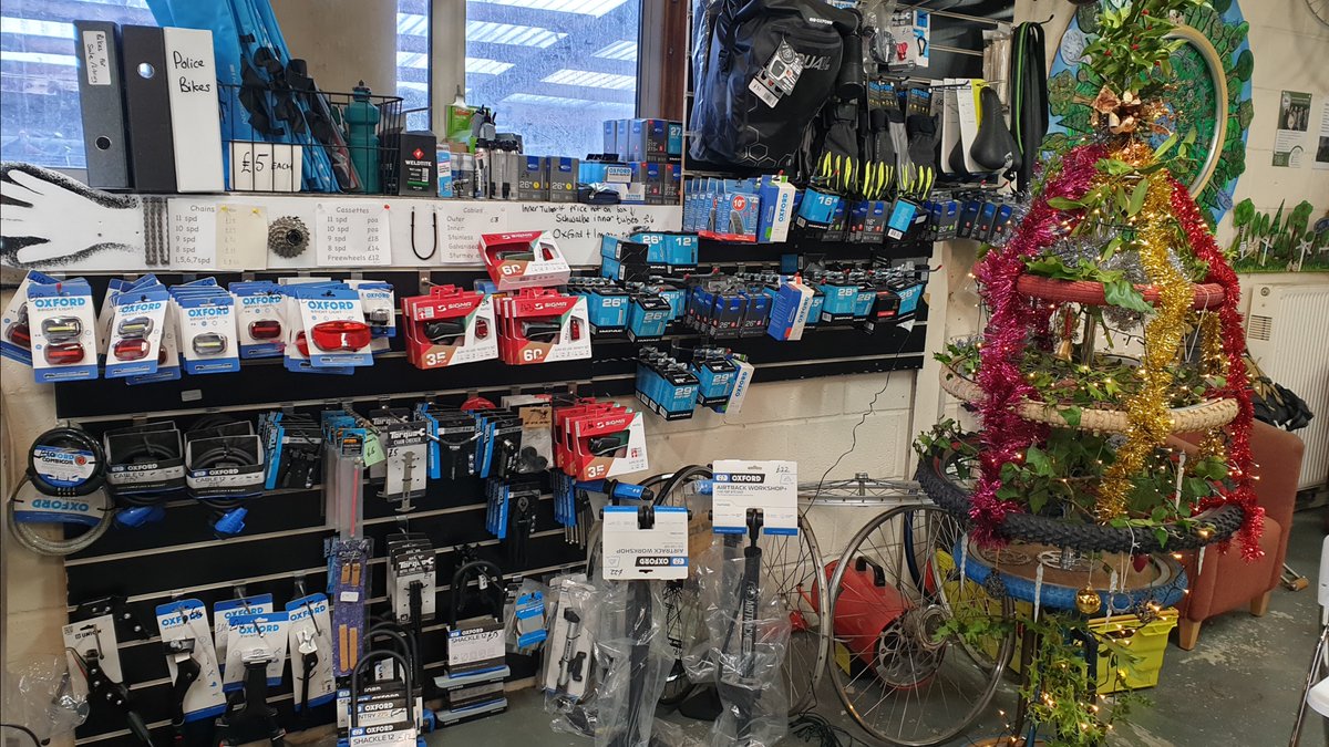 windrushbikepro's tweet photo. Festive greetings 2022 - https://t.co/cVmyiq4bUa https://t.co/gFTQXcAZ3x