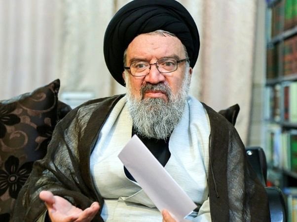 pouriazeraati's tweet photo. این پفیوز از قوه قضاییه 'تشکر کرده'.

تشکر شما رو لازم داره

#محسن_شکاری 
#مهسا_امینی https://t.co/wL2VtgYib8