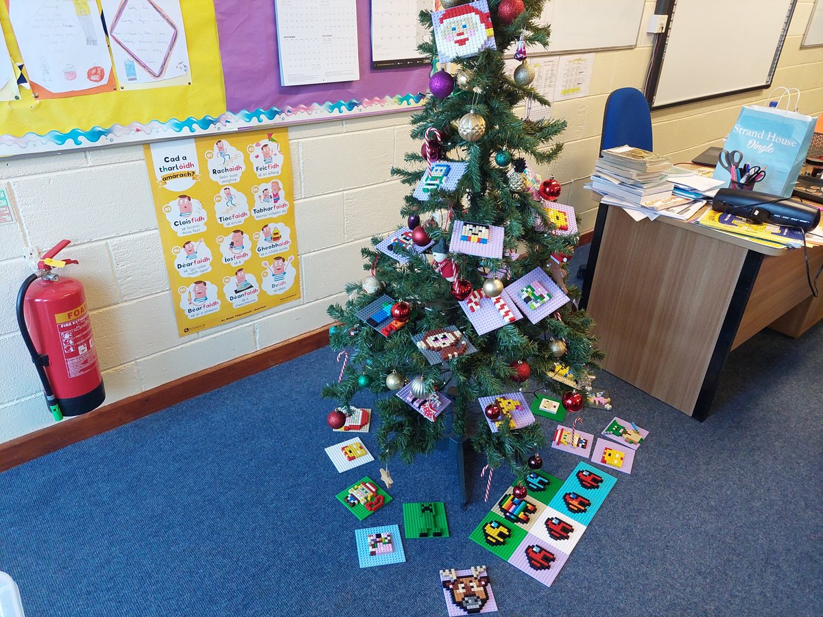 gaelscoilnadug1's tweet photo. Bhi deis ag na paistí i rang Aidan céardlann a dhéanamh le comhlacht bricks4kids inné. Thaitin sé go mór leo #GSnaD #Lego https://t.co/aEq2ZQ0KD5