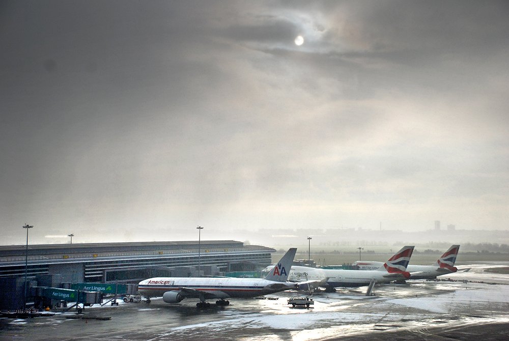 While the runways &amp; taxiways at Dublin Airport have been open &amp; operational all morning, some airlines are experiencing delays to their flight schedules due to difficulties de-icing their aircraft. Passengers are advised to check with their airlines for the latest flight info. ✈️