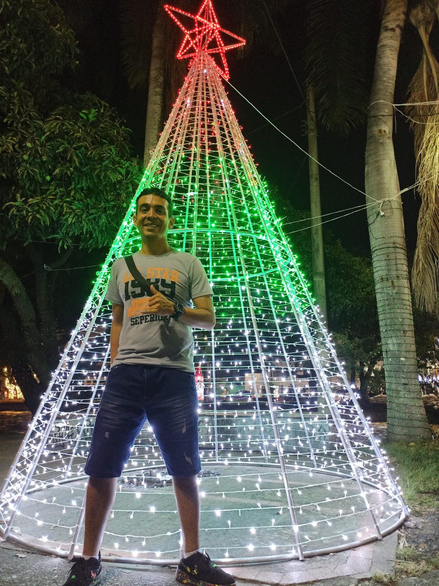 aladdin1725's tweet photo. Eeyy sonríe a la vida, y cree en ti mismo y verás que todo es posible.
#DiaDeVelitas #El2023ConToda
😊😊😊💪👏👏🕯🕯 https://t.co/gDMoCjQTq4