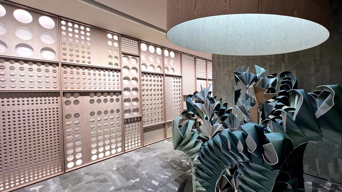 123Oneplus's tweet image. #HKSILICONHILL 1 
This property development is known for its backdrop of different mountains and the sea, so we have infused its sales office in an artistic way with natural landscaping and technological elements so that young owners can feel a vibrant and energetic living scene.