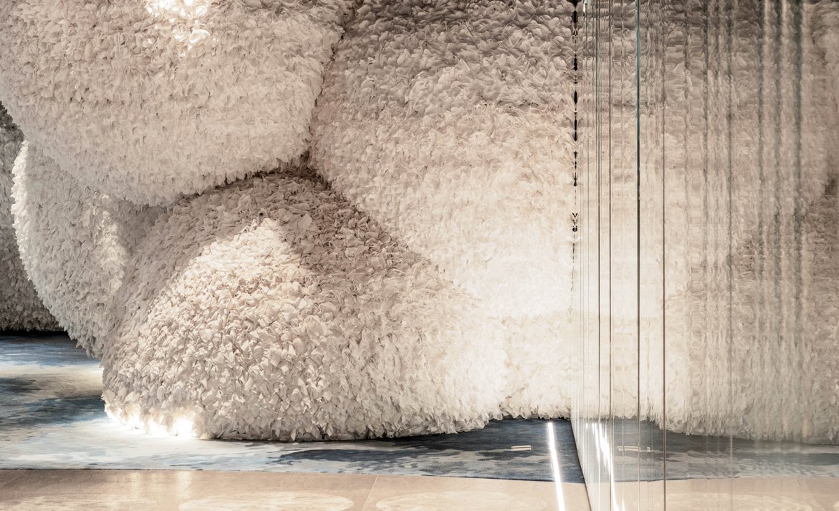 123Oneplus's tweet image. #HKSILICONHILL 1 
This property development is known for its backdrop of different mountains and the sea, so we have infused its sales office in an artistic way with natural landscaping and technological elements so that young owners can feel a vibrant and energetic living scene.