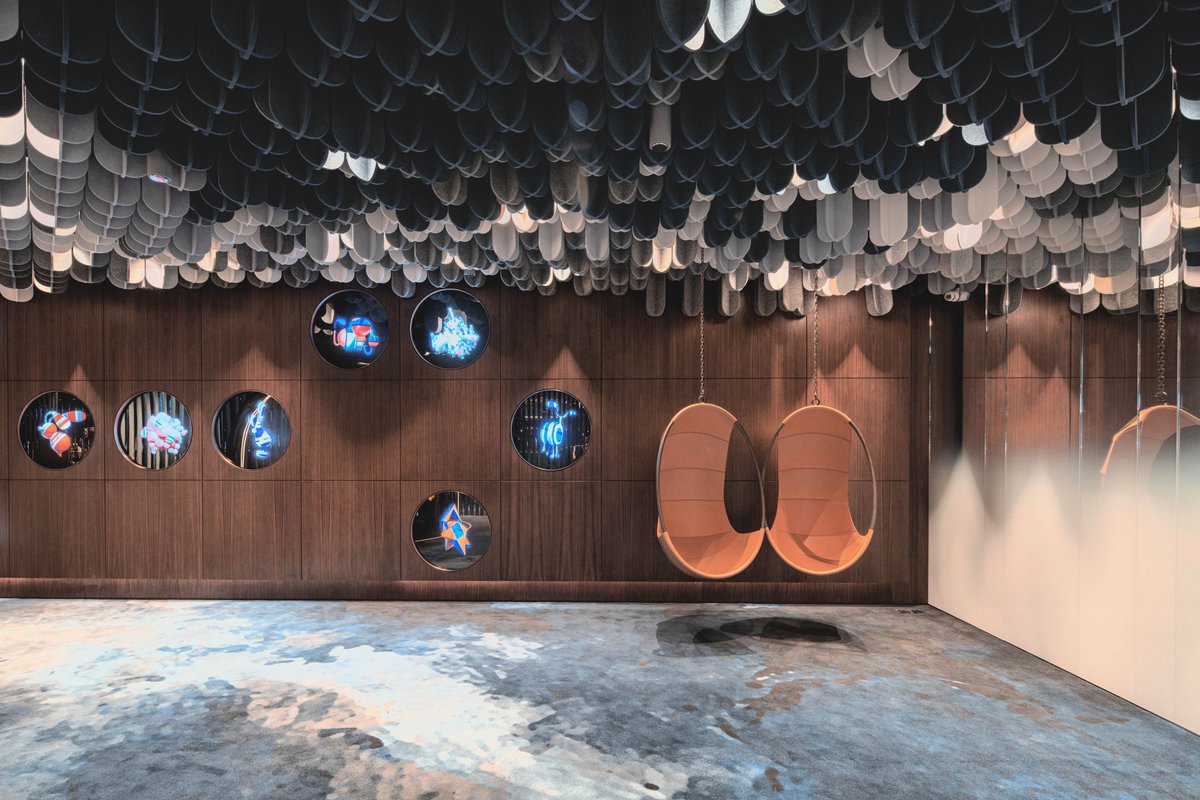 123Oneplus's tweet image. #HKSILICONHILL 1 
This property development is known for its backdrop of different mountains and the sea, so we have infused its sales office in an artistic way with natural landscaping and technological elements so that young owners can feel a vibrant and energetic living scene.