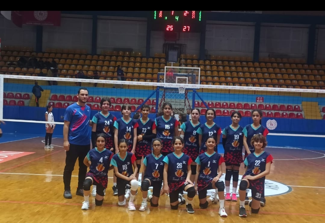 GSB_Hatay's tweet photo. 📍Antakya Spor Salonunda "Sportif Yenerek Taraması" programı kurslarından seçilen öğrencilerimiz ile voleybol🏐 performans takımı çalışmaları, kurum antrenörü Coşkun Koşmuş ile devam ediyor. https://t.co/cyFqnm4IjI